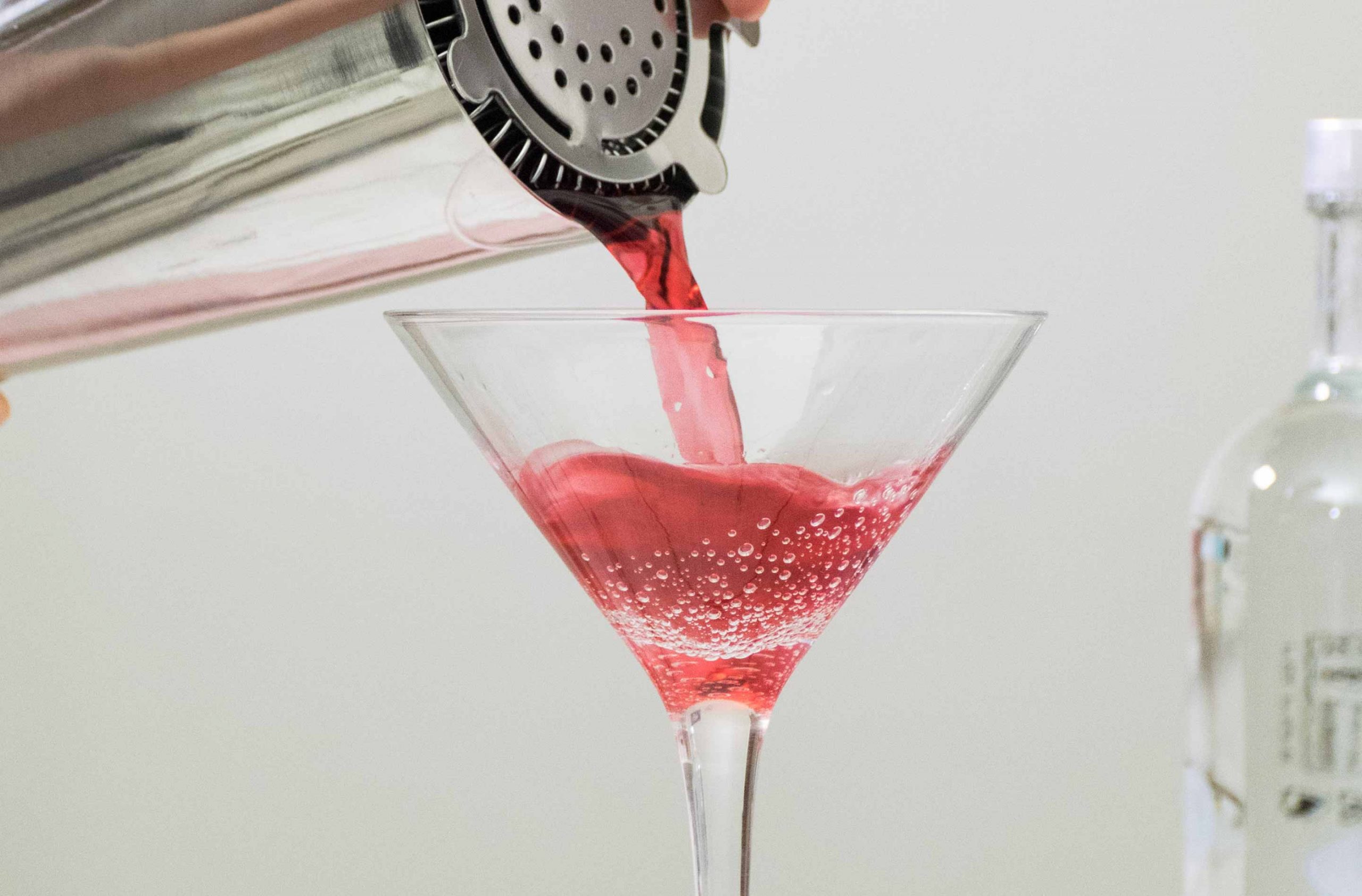 Video Recipe: The Perfect Cosmopolitan – The Sharing Table
